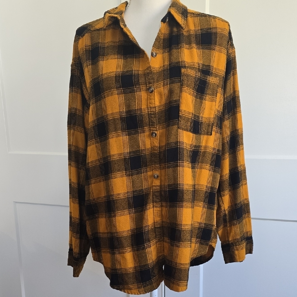 Hollister Yellow and Black Plaid Button-Up Shirt